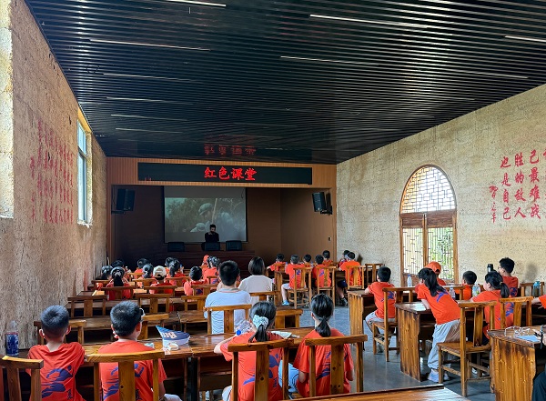 图片1基地变课堂，让红色历史“触手可及”。.jpg